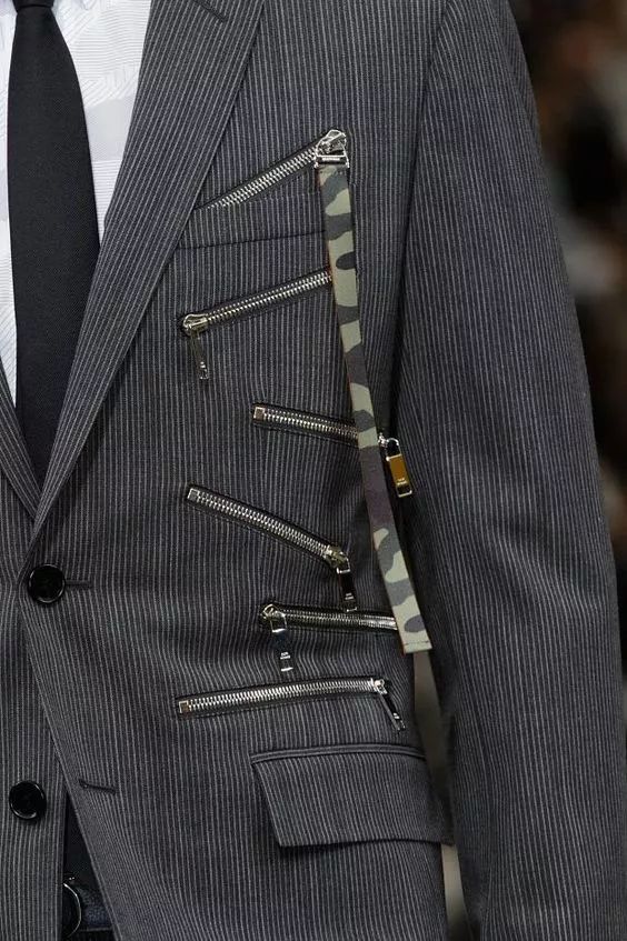 用拉鏈細(xì)節(jié)設(shè)計玩出服裝創(chuàng)意造型?這一招讓你的畢業(yè)設(shè)計成為萬眾矚目的焦點!